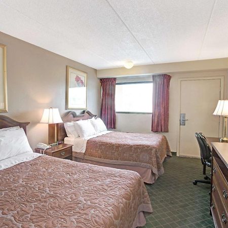 Super 8 By Wyndham Shelby Hotel Buitenkant foto
